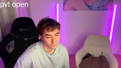 CtrlMeBaby live cam on Cam4