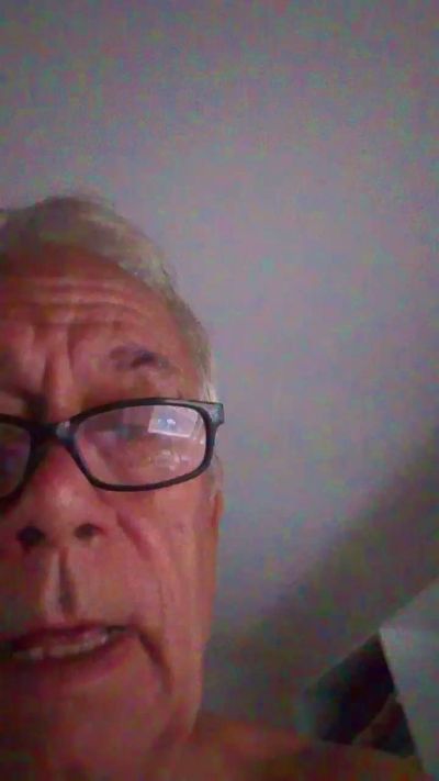 Cummer51 live cam on Cam4