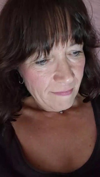 Cumonme17 live cam on Cam4