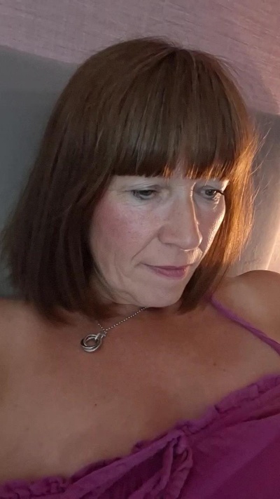 Cumonme17 live cam on Cam4