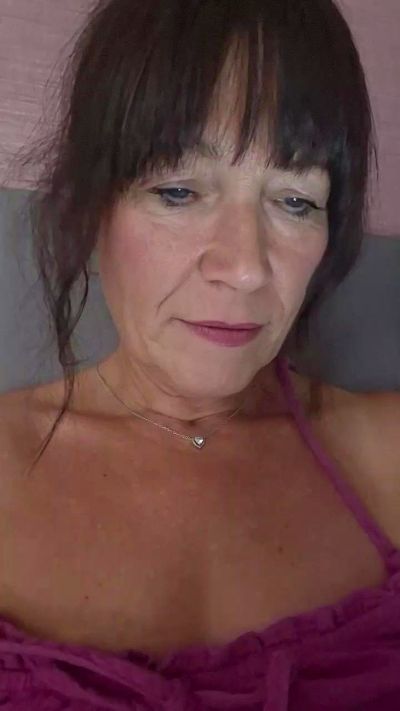 Cumonme17 live cam on Cam4