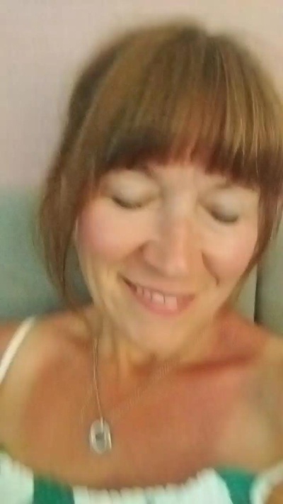 Cumonme17 live cam on Cam4