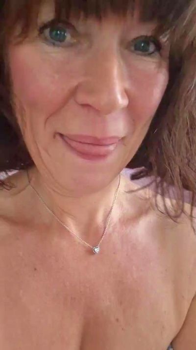 Cumonme17 live cam on Cam4