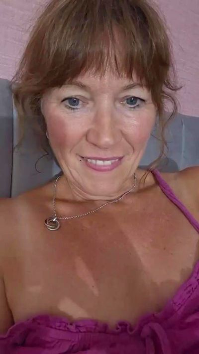 Cumonme17 live cam on Cam4