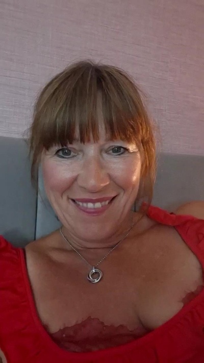 Cumonme17 live cam on Cam4