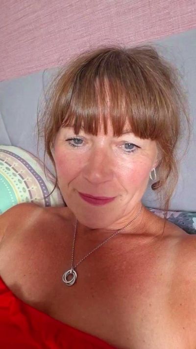 Cumonme17 live cam on Cam4