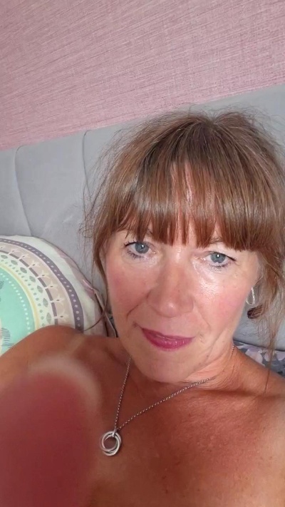 Cumonme17 live cam on Cam4