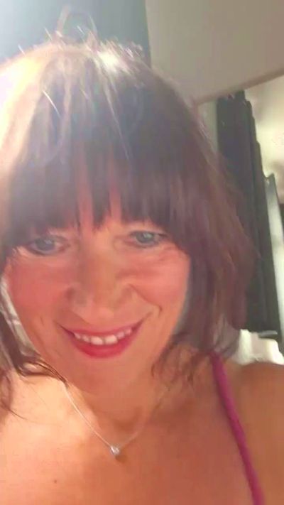 Cumonme17 live cam on Cam4