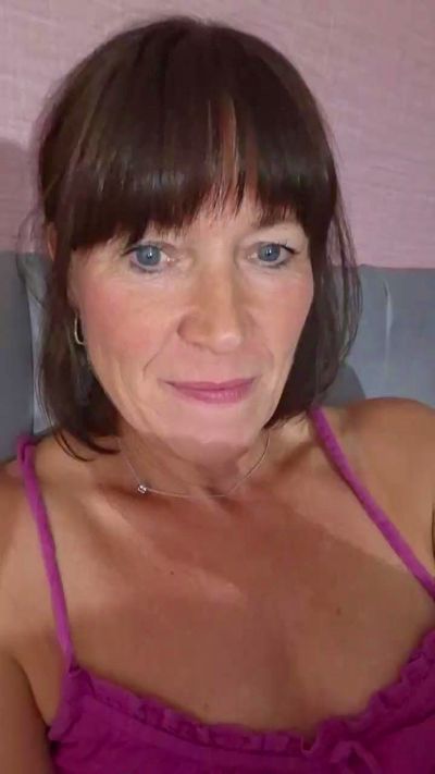 Cumonme17 live cam on Cam4