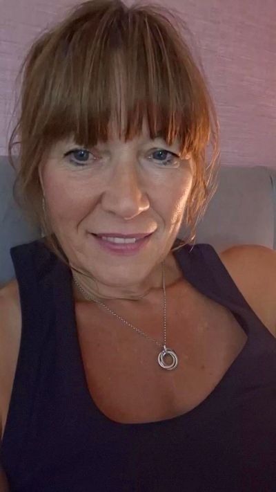 Cumonme17 live cam on Cam4