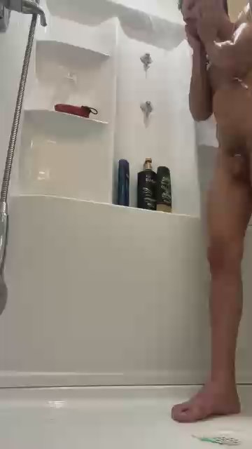 Cumonmyface2day live cam on Cam4
