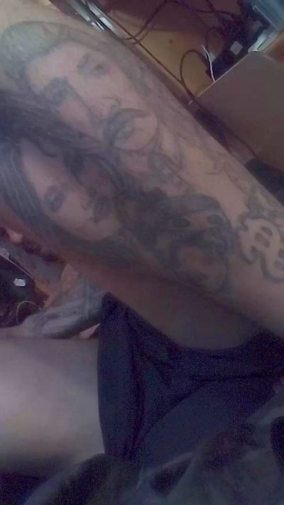 CuriousDD69 live cam on Cam4