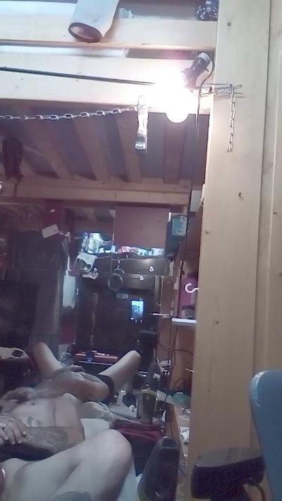 CuriousDD69 live cam on Cam4