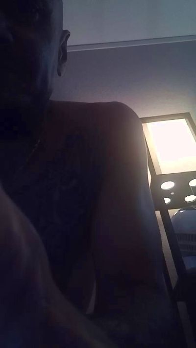 CuriousDD69 live cam on Cam4