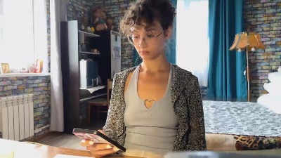 CurlyWinxy live cam on Cam4