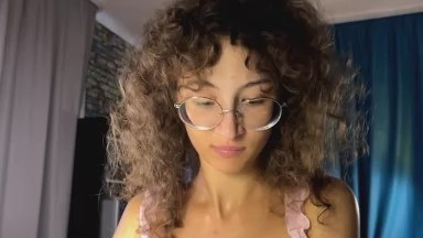 CurlyWinxy live cam on Cam4