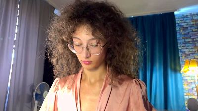 CurlyWinxy live cam on Cam4