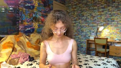 CurlyWinxy live cam on Cam4