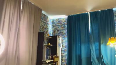 CurlyWinxy live cam on Cam4