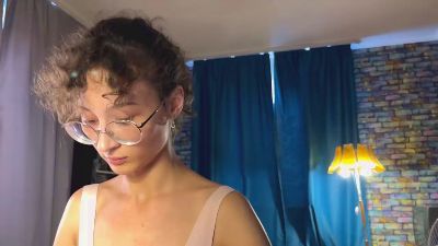CurlyWinxy live cam on Cam4