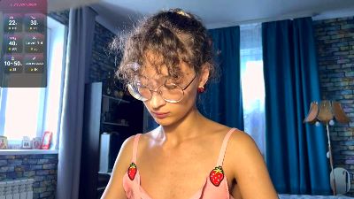 CurlyWinxy live cam on Cam4