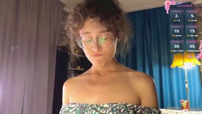CurlyWinxy live cam on Cam4