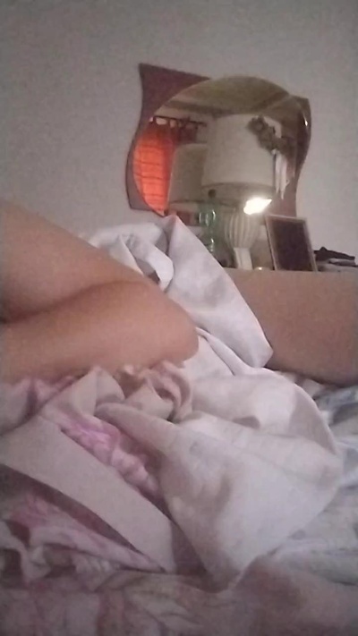 CurvyGinevra live cam on Cam4