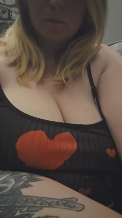 CurvyGirlMELx live cam on Cam4