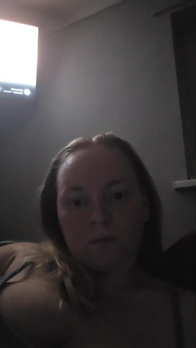 CurvyGirlMELx live cam on Cam4