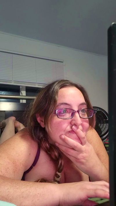 Curvy_milf live cam on Cam4