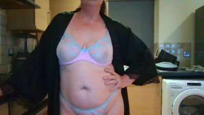 Curvysammy live cam on Cam4