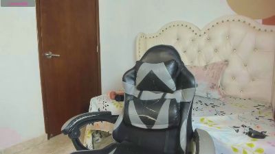 CuteBustyLatina live cam on Cam4