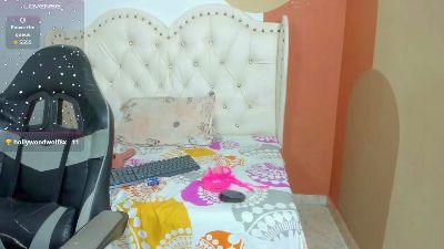CuteBustyLatina live cam on Cam4
