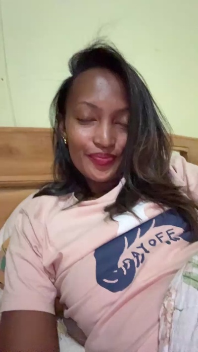 Cynthiase_1 live cam on Cam4