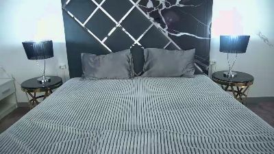 CyrenaLuxe live cam on Cam4