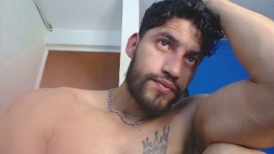 DERECKHOT33 live cam on Cam4