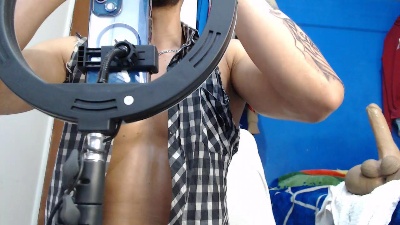 DERECKHOT33 live cam on Cam4