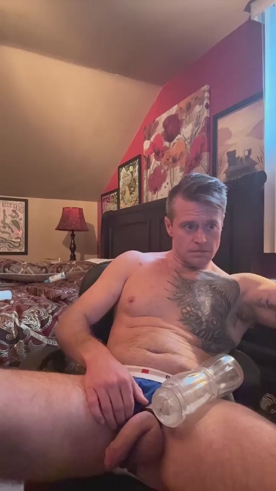 DILFiGuess1 live cam on Cam4