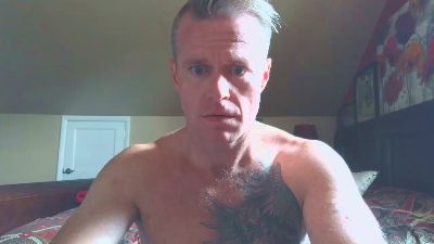 DILFiGuess1 live cam on Cam4