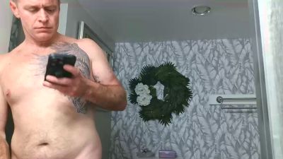 DILFiGuess1 live cam on Cam4
