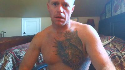 DILFiGuess1 live cam on Cam4