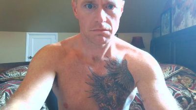 DILFiGuess1 live cam on Cam4