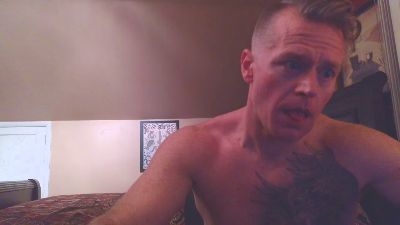 DILFiGuess1 live cam on Cam4