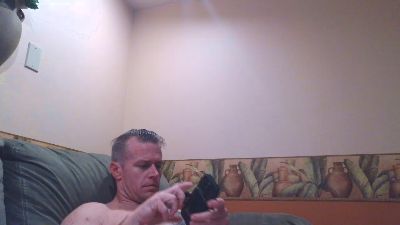 DILFiGuess1 live cam on Cam4