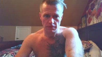 DILFiGuess1 live cam on Cam4