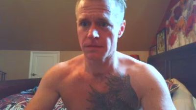 DILFiGuess1 live cam on Cam4