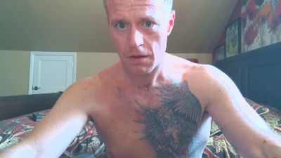 DILFiGuess1 live cam on Cam4