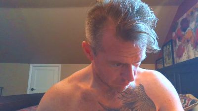 DILFiGuess1 live cam on Cam4