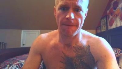 DILFiGuess1 live cam on Cam4