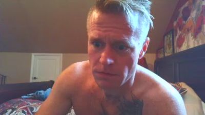 DILFiGuess1 live cam on Cam4